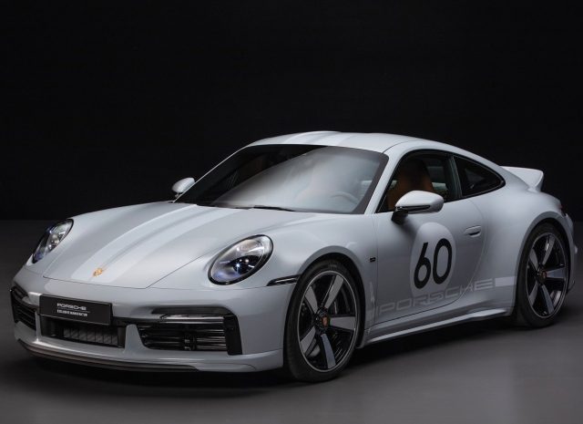 Retour-vers-le-futur-la-nouvelle-Porsche-911-Sport-Classic