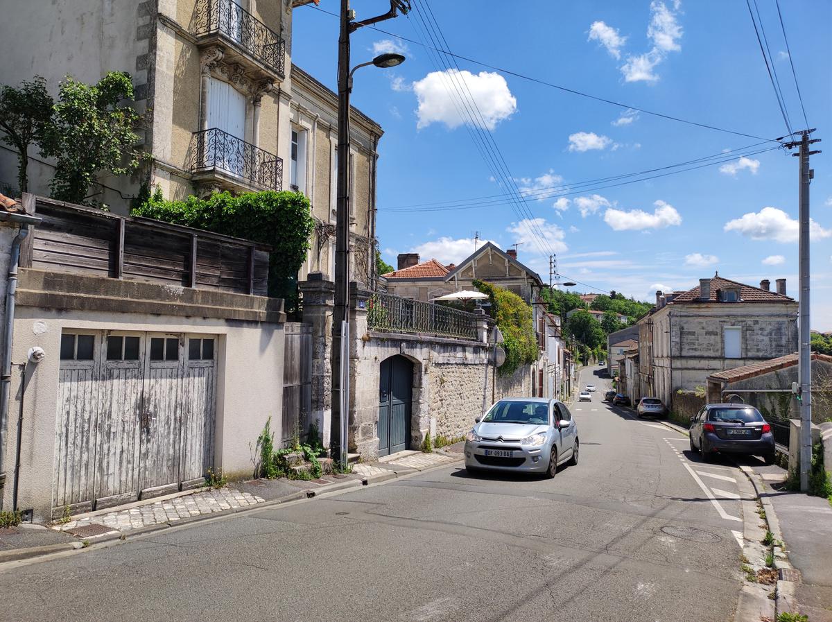 Une priorité va être instaurée sur une portion de la rue de la Tourgarnier (du 146 au 183) pour les véhicules qui montent vers Angoulême.
